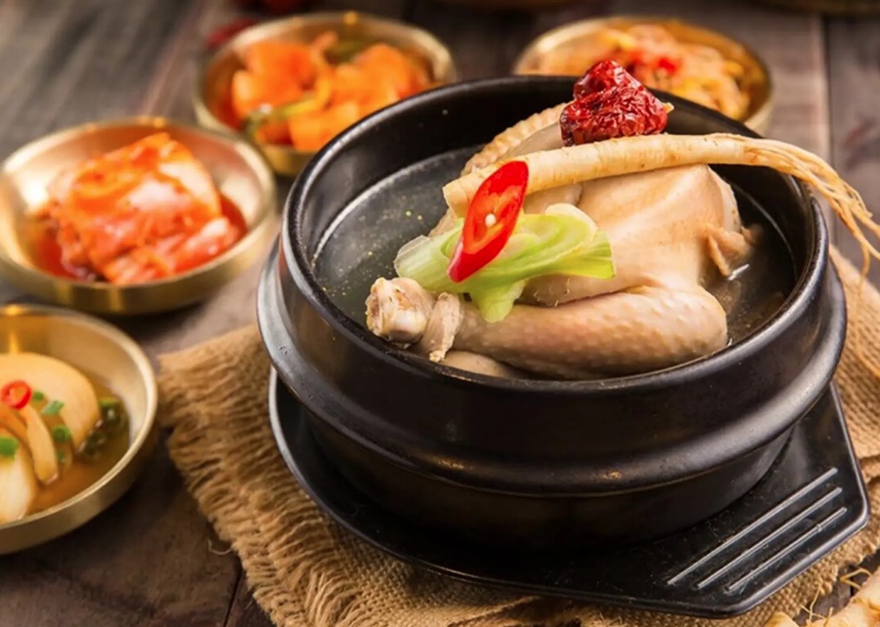 Gà hầm sâm Hàn Quốc