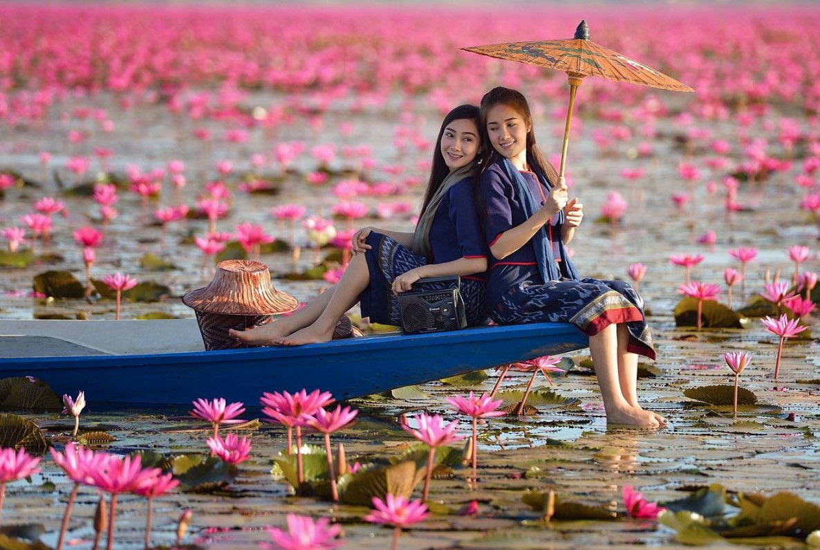 Talay Bua Daeng Udon Thani hoa súng đỏ du lịch Thái Lan