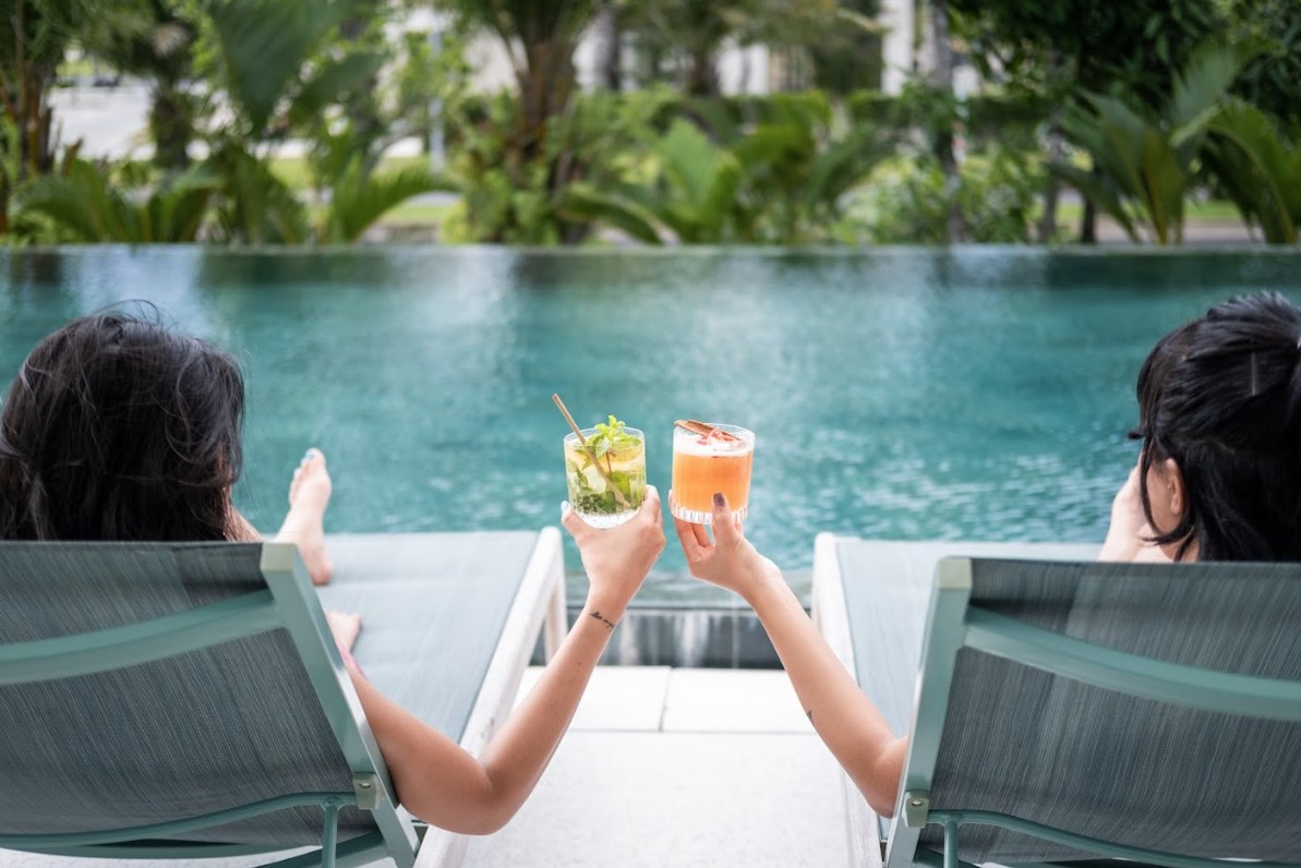 hồ bơi khách sạn