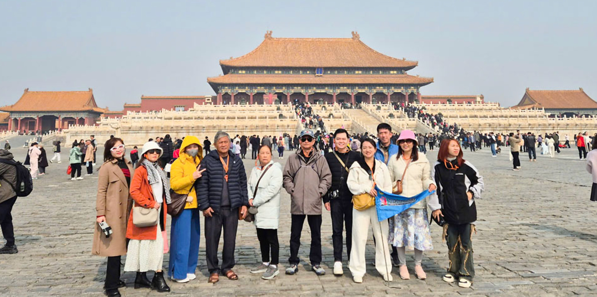 du khách ở tử cấm thành